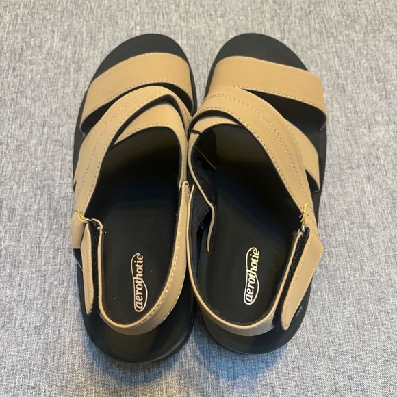 AEROTHOTIC Women's Modern Sandal - Picture 3 of 10